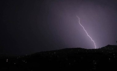 Çanakkale'de Boğaz ve Garnizon Komutanlığı'na yıldırım düştü: 4 asker yaralı