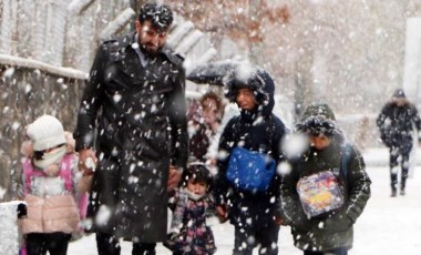 Erzurum'da fırtına sonrası kar yağışı başladı