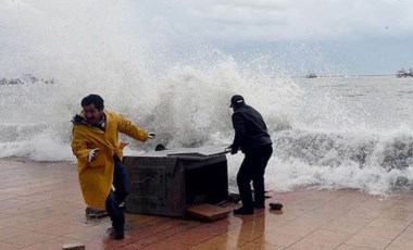 AKOM'dan 'aşırı yağış' uyarısı: Zorunlu olmadıkça trafiğe çıkmayın