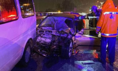 Kocaeli'nde feci kaza... 5 araç zincirleme trafik kazasına karıştı: 1 ölü, 5 yaralı