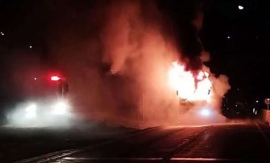 Bolu Dağı'nda motoru tutuşan yolcu otobüsü alev alev yandı!