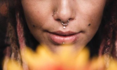 Piercing ve küpeler kişinin mikrobiyomunda değişiklik yaratıyor