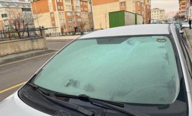 Erzurum ve Kars’ta otomobillerin camları buz tuttu, bitkiler kırağıyla kaplandı