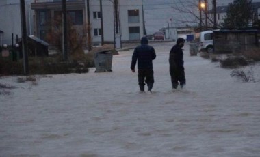 Çanakkale’de yazlık evlerin bulunduğu bölge sular altında kaldı