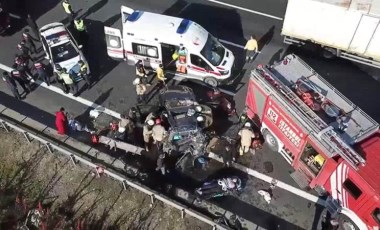 Kuzey Marmara Otoyolu'nda feci kaza... Otomobil TIR'a çarptı: 6 yaralı