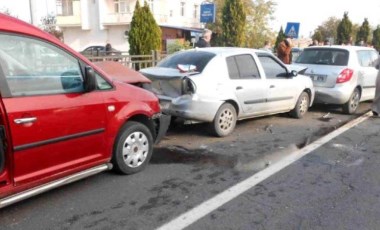 Elazığ’da zincirleme kaza: 5 araç hasar aldı