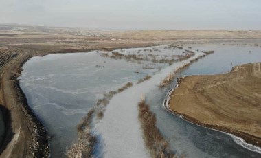 Hava sıcaklığı eksi 17 dereceye kadar düştü: Baraj gölü dondu!