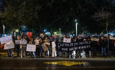 Tel Aviv'de protesto: 'İsrail ve ABD soykırım yapıyor'