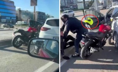 Dehşet anları kameraya yansıdı: Otomobiline çarpan motosikletliyi kaskıyla darbetti!