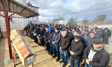 Yan yana toprağa verildiler... Cenazeye giderken ölen çift son yolculuklarına uğurlandı