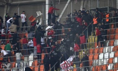 Adana Demirspor - Samsunspor maçında tribünlerde kavga çıktı!