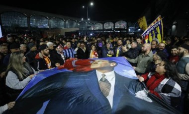 Taraftarlardan coşkulu karşılama... Galatasaray ve Fenerbahçe kafilesi İstanbul'a döndü!