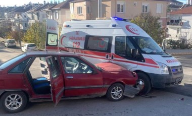 Karaman’da ambulans ile otomobil çarpıştı!