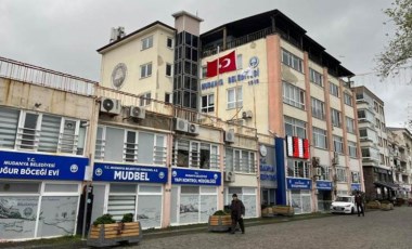 Depremden sonra Mudanya Belediyesi tedbir amaçlı boşaltıldı