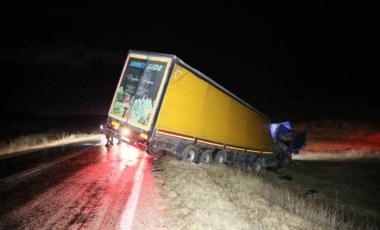 Feci kaza... TIR'la kamyonet çarpıştı: 2 ölü, 2 yaralı!