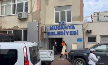 Marmara'daki 5.1’lik depremde kolonları çatlayan Mudanya Belediyesi'nin binası tahliye edildi