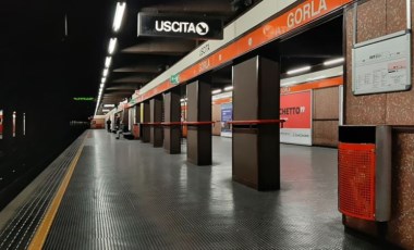 Milano metrosunda seks skandalı