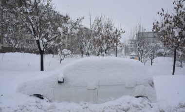 Karın etkili olduğu Bitlis'te 82 köy yolu ulaşıma kapandı