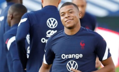 Fransız futbolcu Kylian Mbappe'den depremzedelere destek