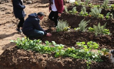 Görevli olduğu için depremden kurtulan polis memuru, ailesini kaybetti