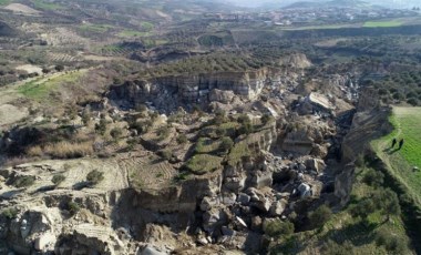 Depremde Hatay'daki zeytinlik ikiye bölündü, 50 metre genişliğinde vadi oluştu