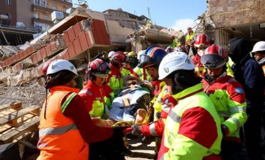 İki Alman yardım grubu çalışmalarını askıya aldı