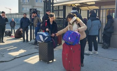 İktidar, depremzedenin barınma sorununu çözmek için önce eğitimden vazgeçti