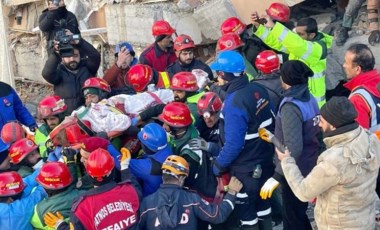 Macarların mucizesi: Rönesans Rezidans'ın enkazından kurtardıkları Selma'dan haber bekliyorlar