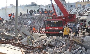 Deprem sonrası ulusal yas ilan edilirken AKP’li belediyelerin ihaleleri dikkat çekti