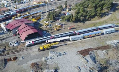 Depremde 6 tren devrildi: Kayalar raylara düştü