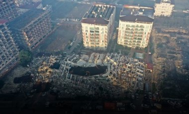 50'ye yakın yurttaş yaşamını yitirdi... Hatay’da yıkılan sitede 'Kolon kesildi' iddiası!