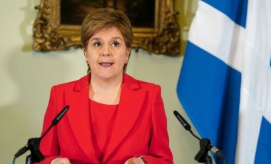 İskoçya Başbakanı Nicola Sturgeon istifa ederek, görevini bıraktı