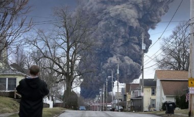 Ohio sakinleri, zehirli kimyasal taşıyan tren kazasını Çernobil'e benzetti