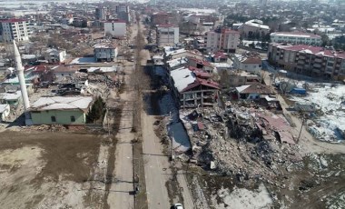 Drone ile havadan görüntülendi: Depremde bir mahalle yok oldu