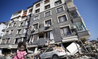 Adana'da depremlerde yıkılan binalardaki kusurlara ilişkin bir kişi daha tutuklandı