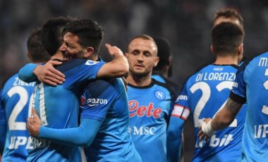 İtalya Serie A'da lider Napoli, Sassuolo'yu ilk yarıda bulduğu gollerle yendi! Sassuolo 0-2 Napoli