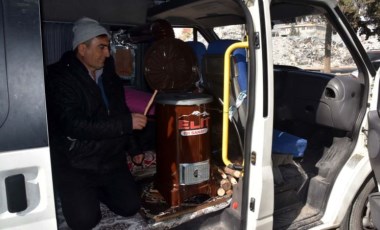 Depremzede aile, soba kurdukları minibüste kalıyor