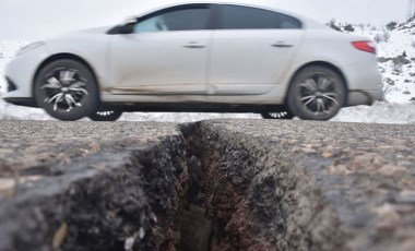 Depremin ardından korkunç görüntü... Yollar yarıldı, dağlardan parça koptu