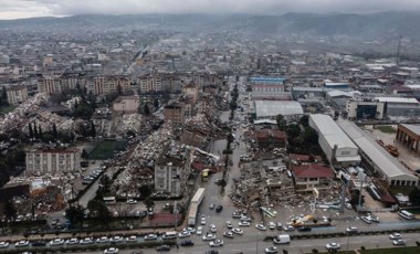 Deprem bölgesinde yıkılan binalar ve hırsızlık olaylarıyla ilgili tutuklanan kişi sayısı açıklandı