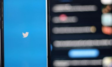 Twitter'dan devrim gibi karar: Beğendiğiniz ya da paylaştığınız bir tweet 'yalan çıkarsa' bildirim gönderilecek