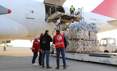 Suriye’deki depremzedelere yardım götüren ilk AB uçağı Şam’a ulaştı