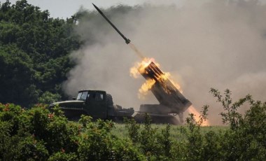 ABD, Ukrayna'ya daha uzun menzilli roketler göndereceğini duyurdu