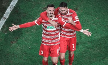 Bundesliga'da Augsburg, galibiyete Mergim Berisha ile uzandı