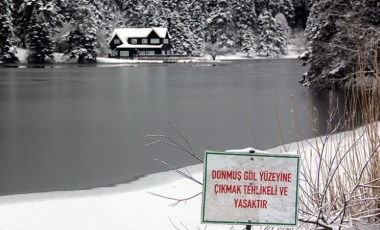 Bolu Gölcük Tabiat Parkı kar yağışına teslim oldu