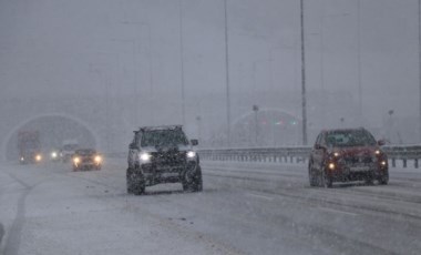 Kuzey Marmara Otoyolu'nun Kocaeli kesiminde kar yağışı etkili oluyor