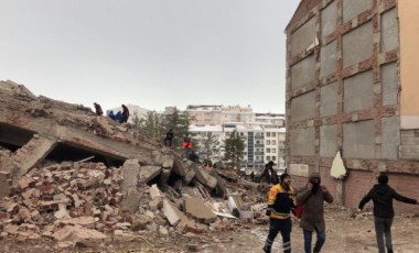 Elazığ bir bina çöktü, biri polis 4 kişinin olduğu tahmin ediliyor