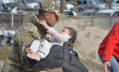 Depremzede çocuklar için 'koruyucu aile' başvuruları e-Devlet'ten yapılabilecek