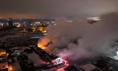 Bursa’da mobilya fabrikası alev alev yandı