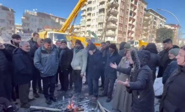 Malatya'da depremden kurtulan yurttaş: Binanın müteahhidini getirin