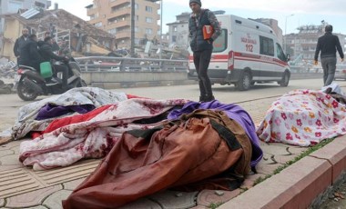 Yakınlarını depremde kaybeden CHP'li Güzelmansur Hatay'dan isyan etti: 'Ceset torbası gönderin'